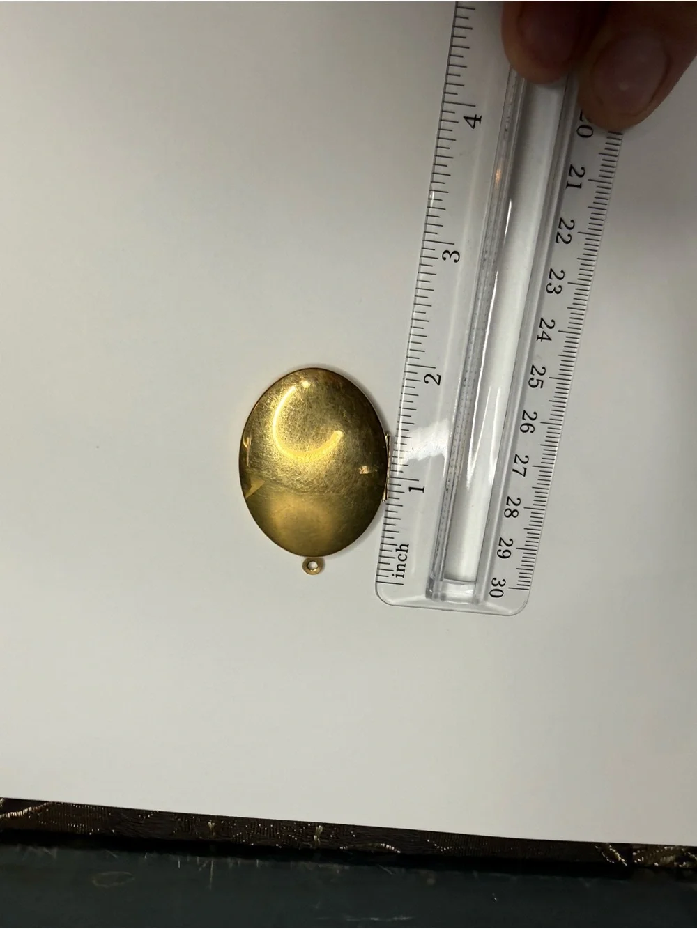VTG Gold Tone Oval Locket Pendant - Unbranded